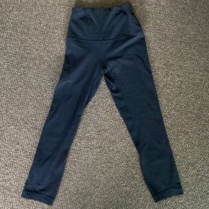 navy blue cropped Lululemon leggings